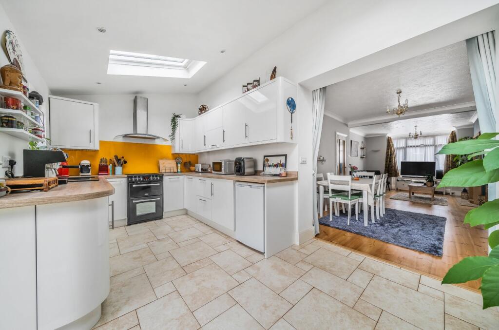 Kitchen/B'fast Room