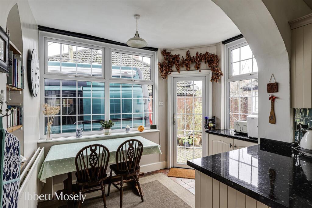 13 Breakfast Area.jpg