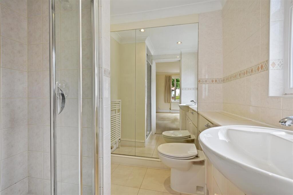 Brook Green Lettings  Heathfield Road - Ensuite3 (
