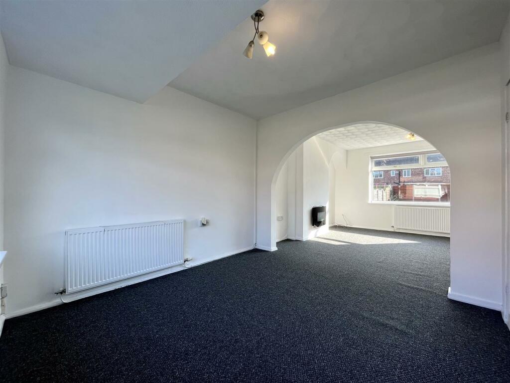 Living / Dining Room Aspect 2