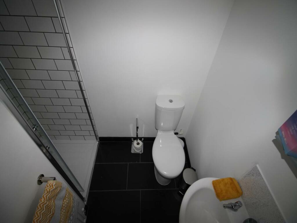 Bed 1 en-suite