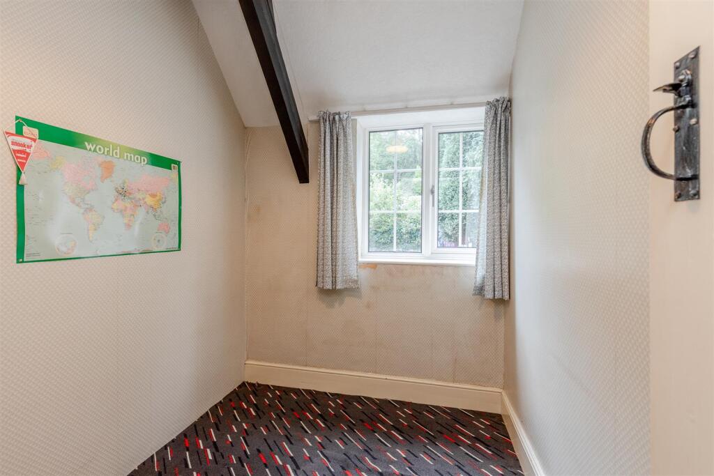 Over Lane, Almondsbury Bed 3.jpg