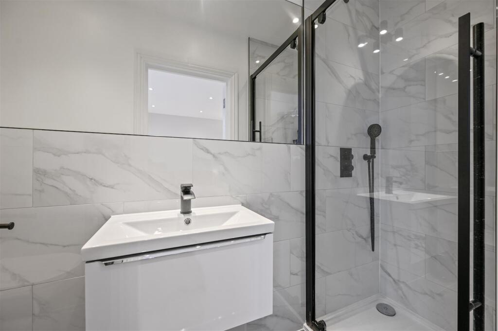 Bloemfontein Road - EnsuiteA1 (1).JPG