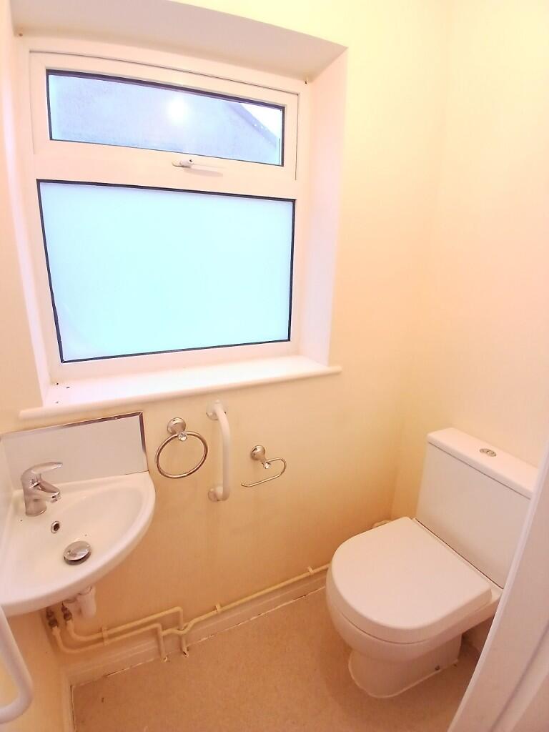 FITTED CLOAKROOM