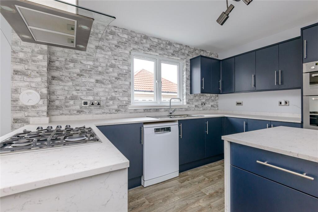 Hawk Crescent 15