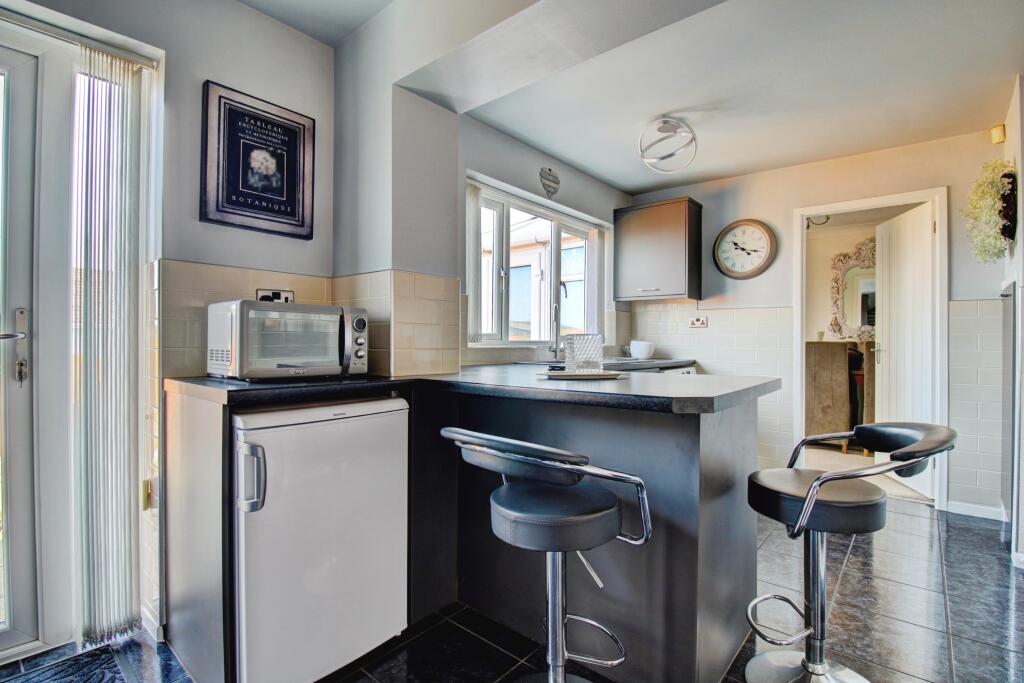 Kitchen Breakfast Bar