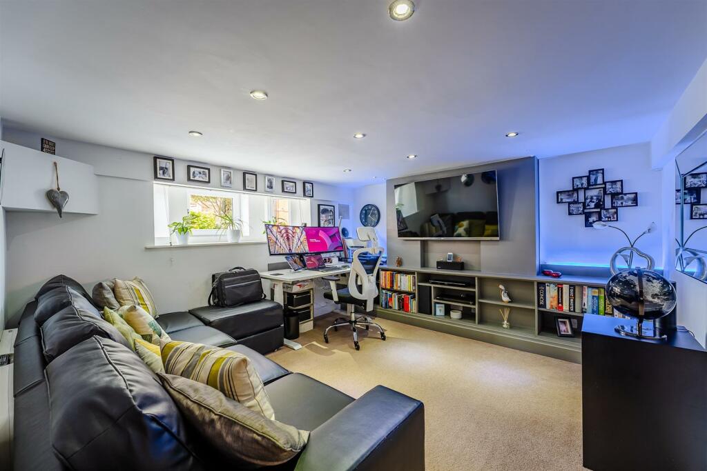 90 The Crescent, Kingsmead-24.jpg