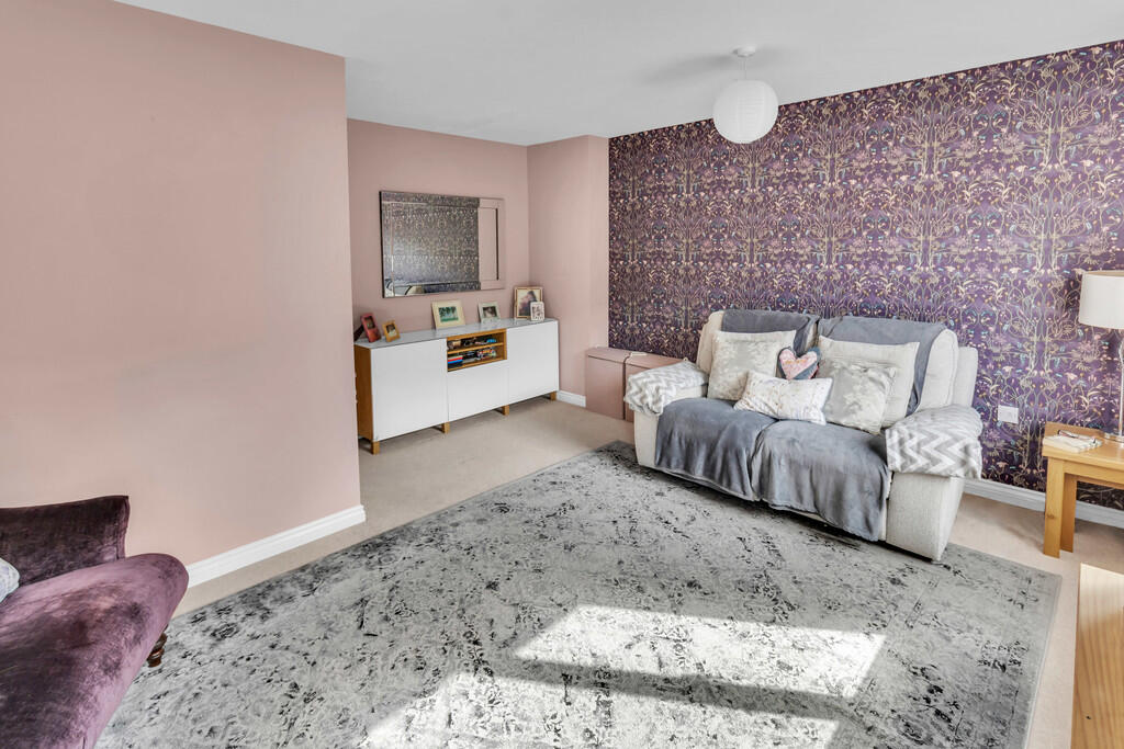 Bedroom 1/Living ...