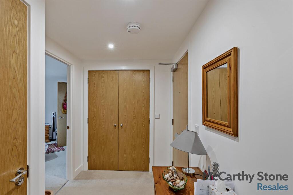 8660042-interior16-800.jpg