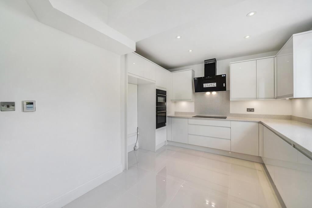 1372476-8-68f8f4a...