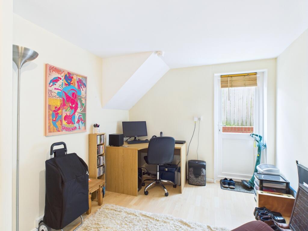 CAM01909G0-PR0369-STILL007