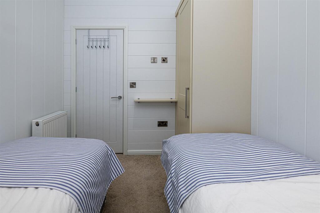 R16-ABERAFON-PARK-BEDROOM-2C.jpg