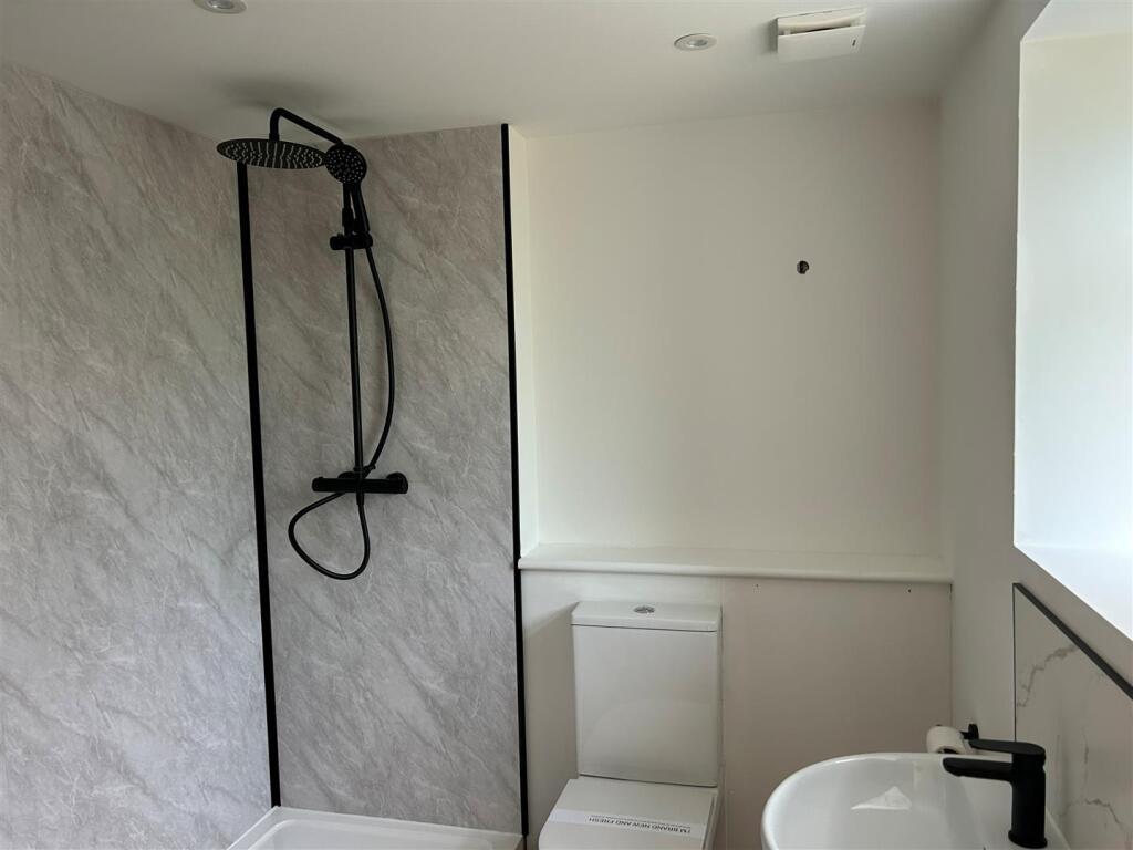 14 Selwyn Close shower room.jpg