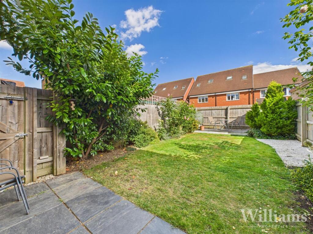 CAM02861G0-PR0418-STILL011 - Copy.jpg