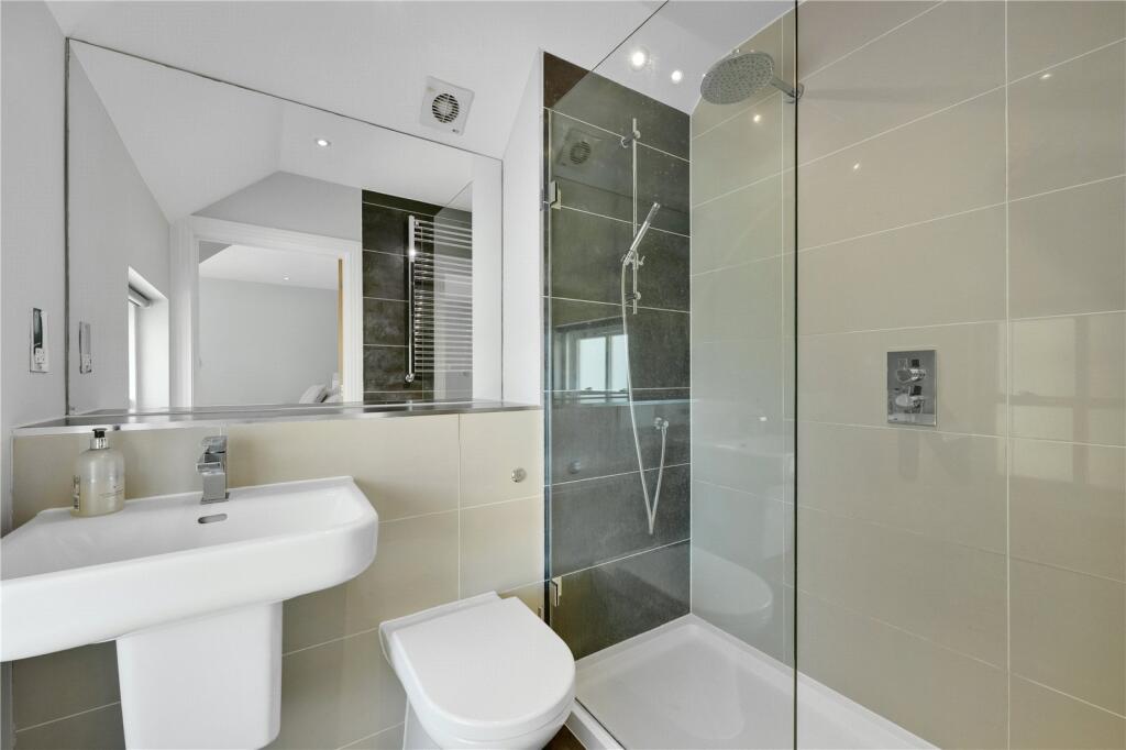 Bedroom Two En Suite