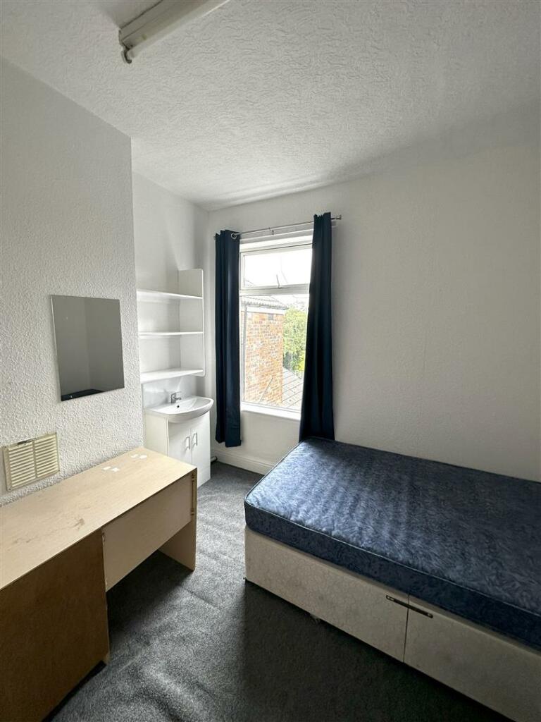 Bedroom 4.jpg