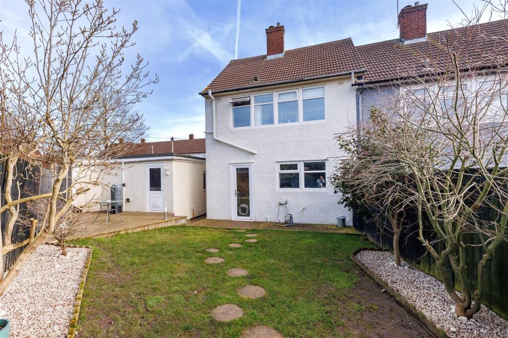 15 Holt Way (20).jpg