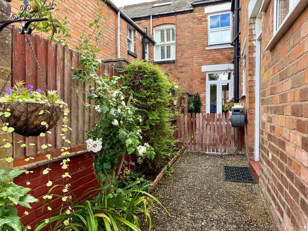 Side access to garden, outside hose