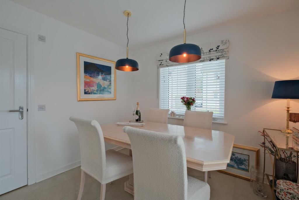 024-3 Burnhead Gardens Carluke ML8 4QL.jpg