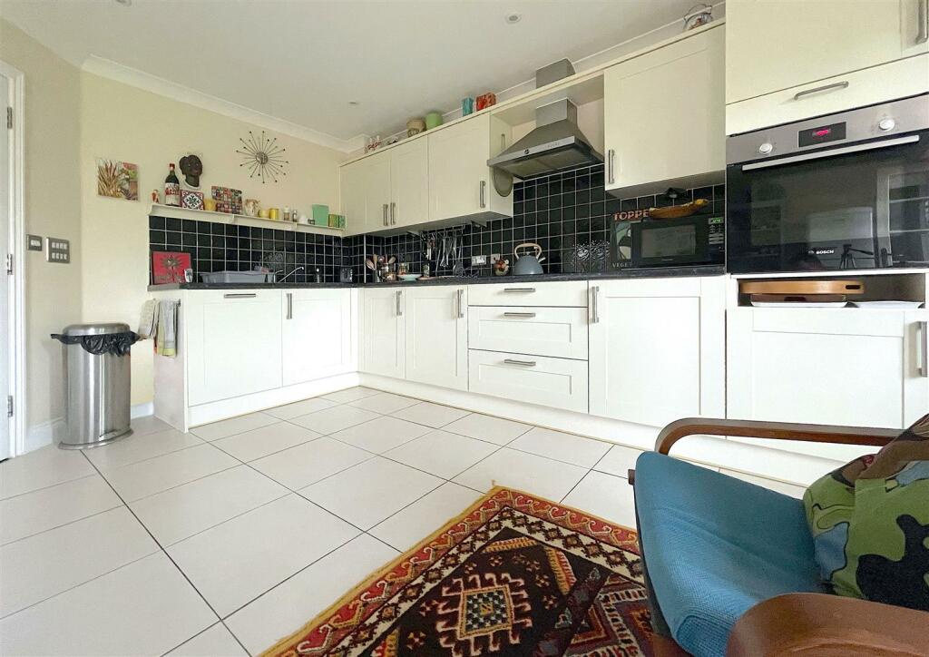 kitchen dining 5.jpg