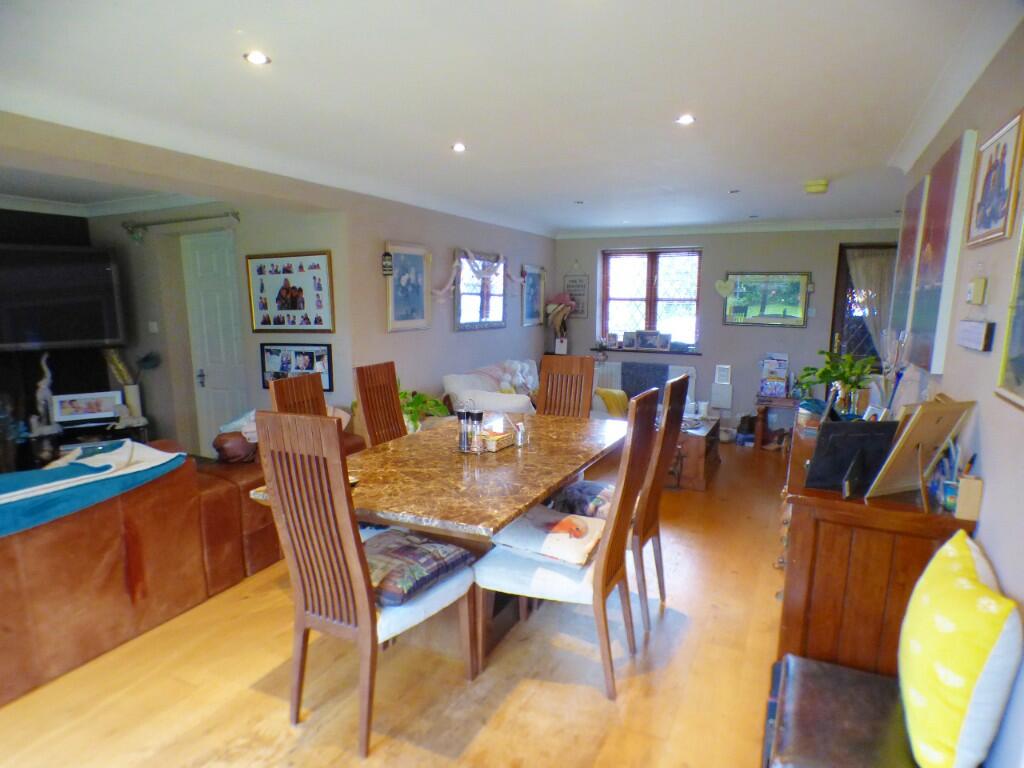 Sitting/Dining