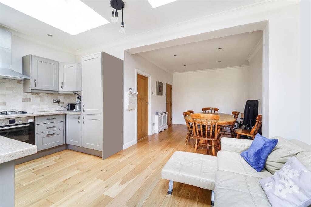 PHYLLIS AVENUE (1).jpg