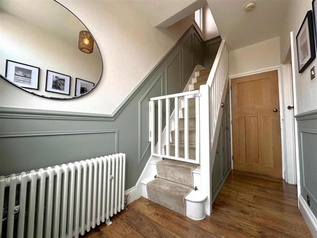 Inviting Entrance Hall 273