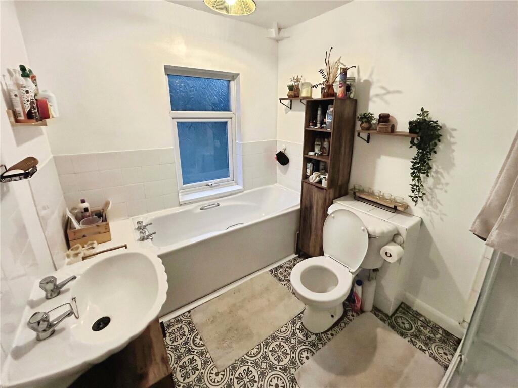 Bathroom/Shower W,c