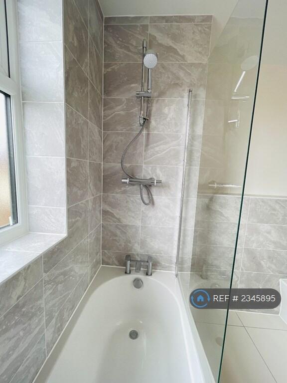 Family Bathroom (With Shower And Screen)