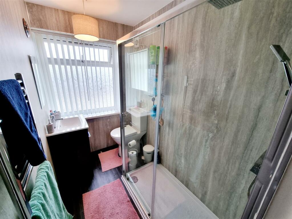 Shower Room.jpg