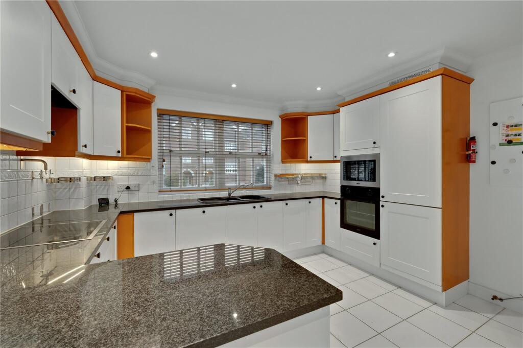 Kitchen/B'fast Room