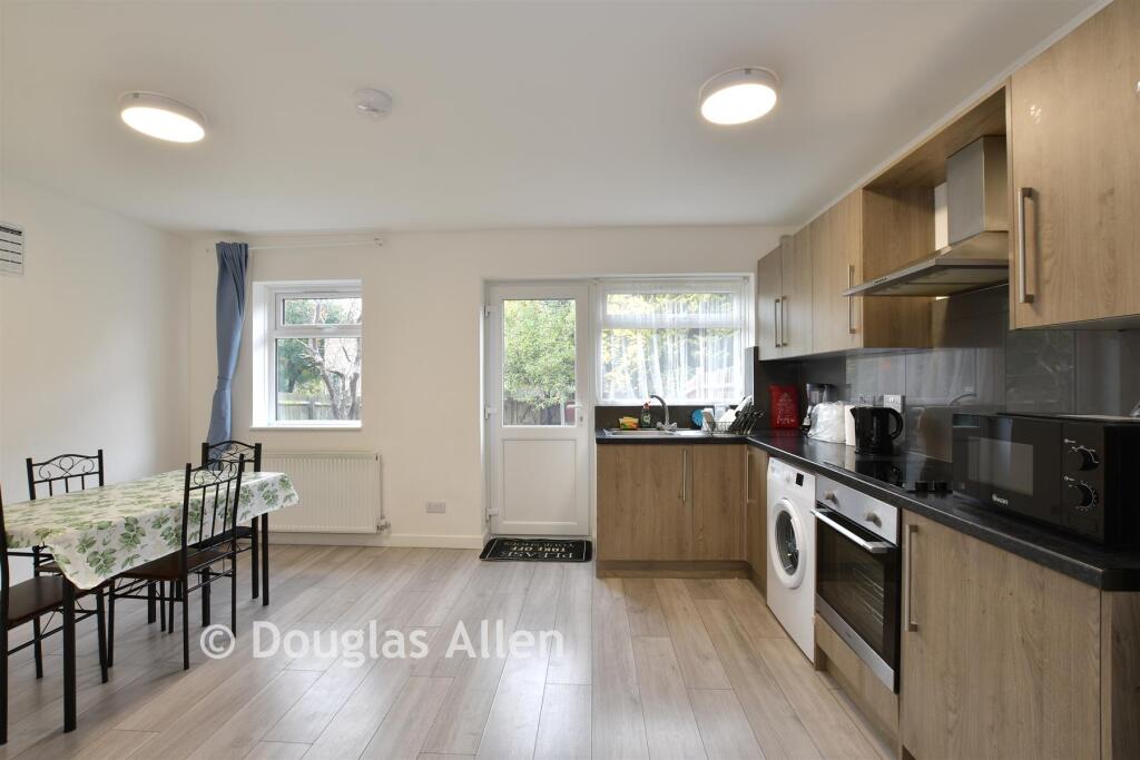 Kitchen/Breakfast Area