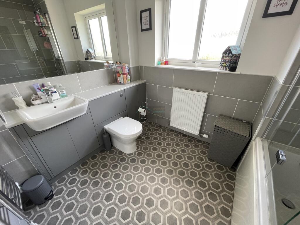 Family Bathroom a.JPG