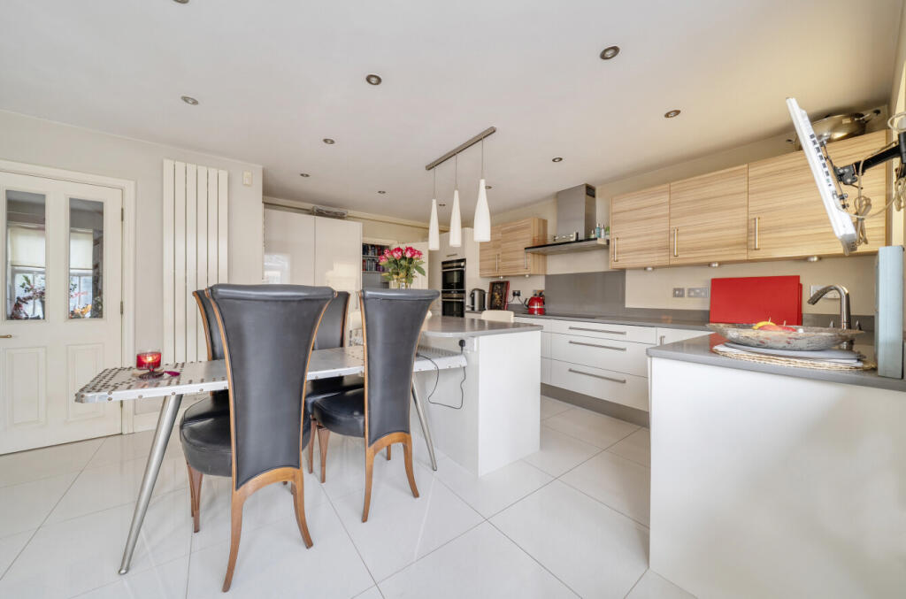 1365613-22-68f245...