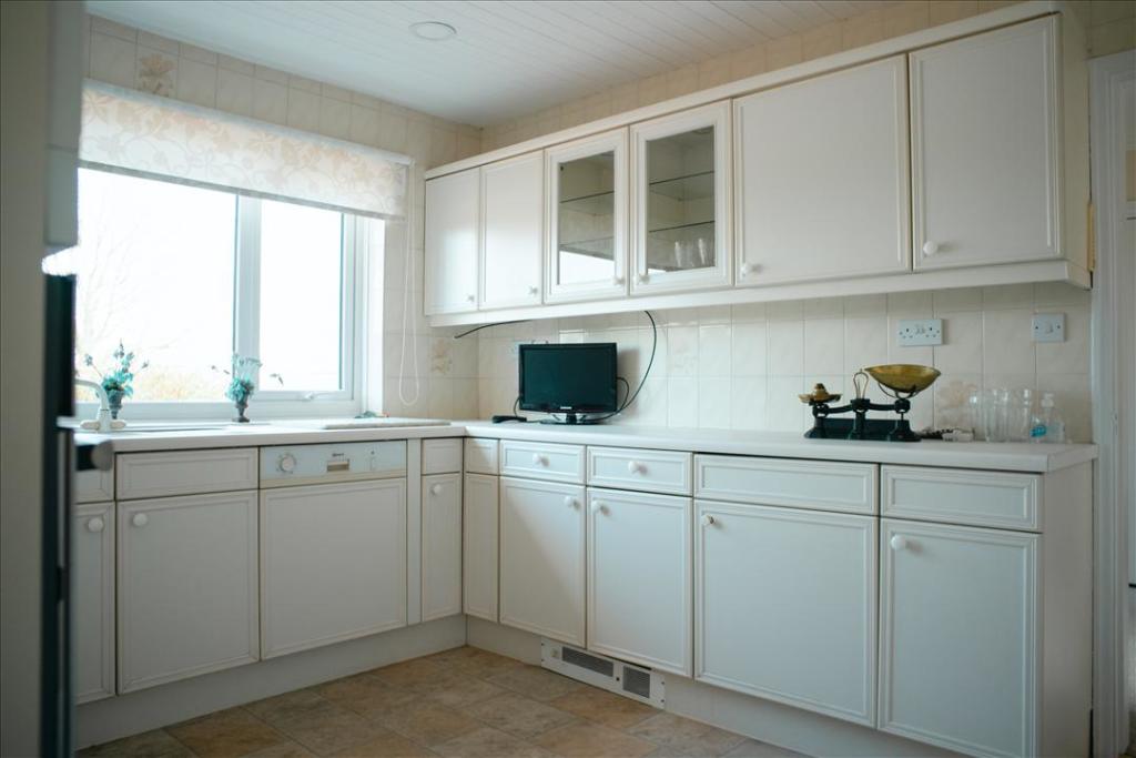 KITCHEN / BREAKFAST ROOM