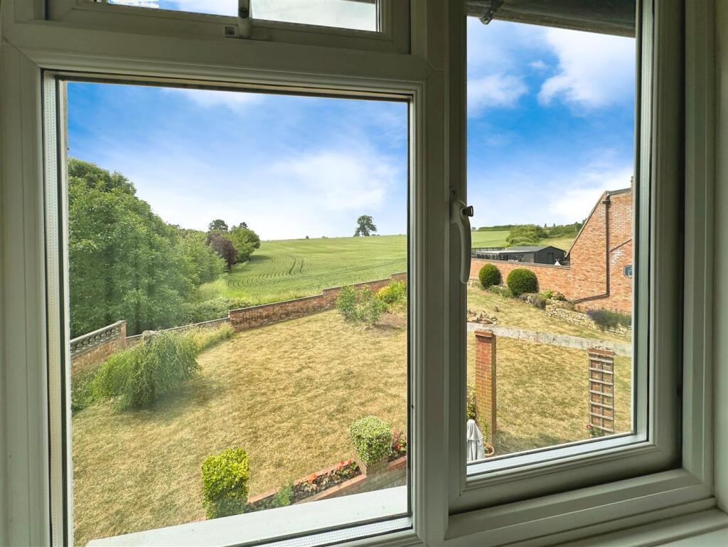 9071f4de--4DDF-B4DA-1A7437D016F7-29810-000027C0BCA