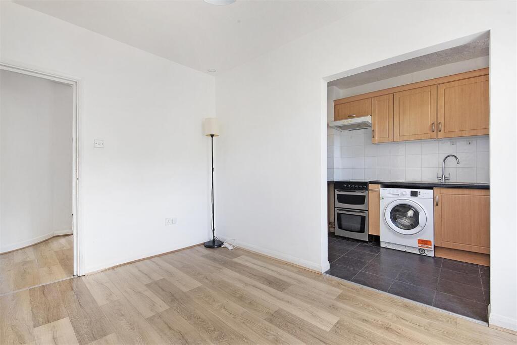 Kitchen/ Dining Area