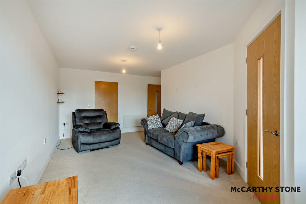8610275-interior09-800.JPG