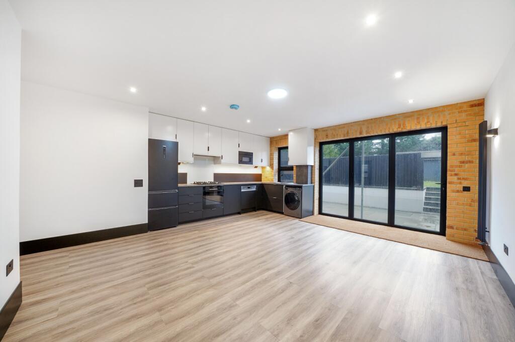 3 Bedroom Flat to Rent in Banstead