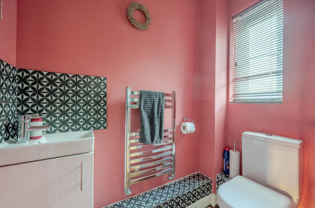 1383763-6-6926d10...