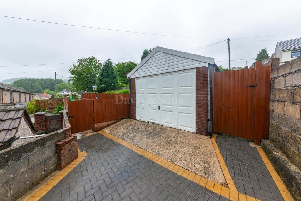 Detached Garage