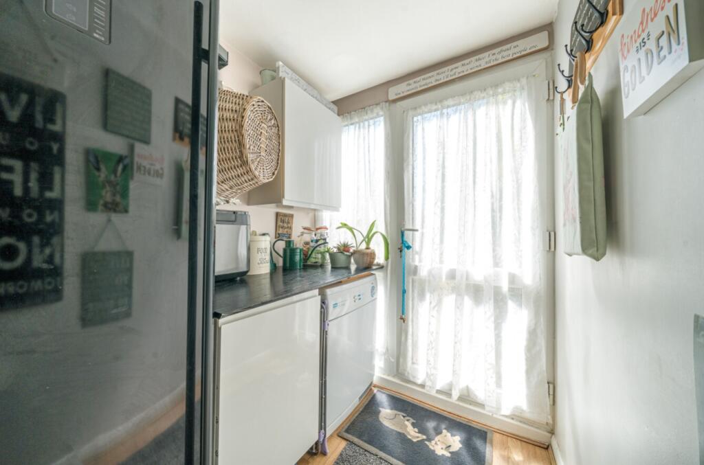 14-6823b8cf8207e-1290186-ARW-14-1