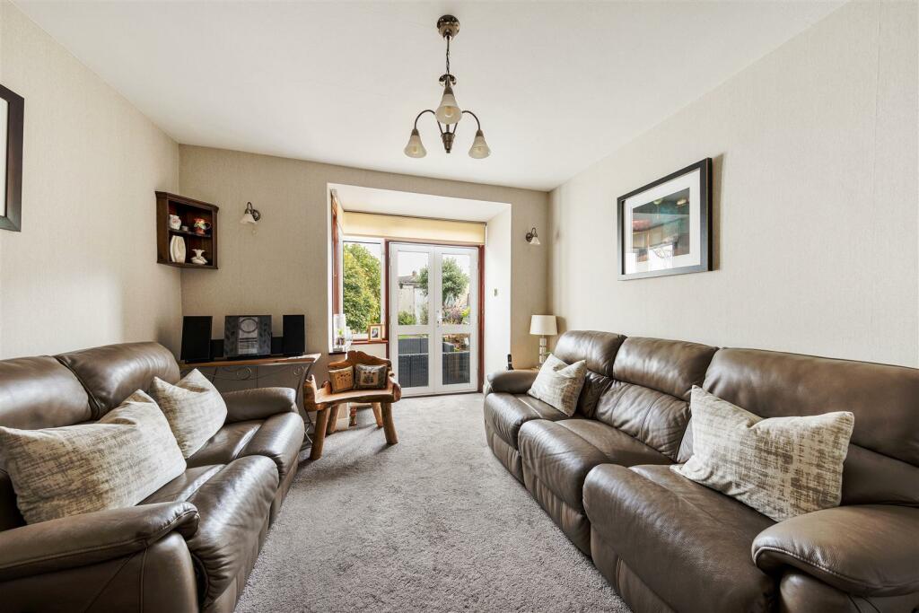 Larkshall Road E4