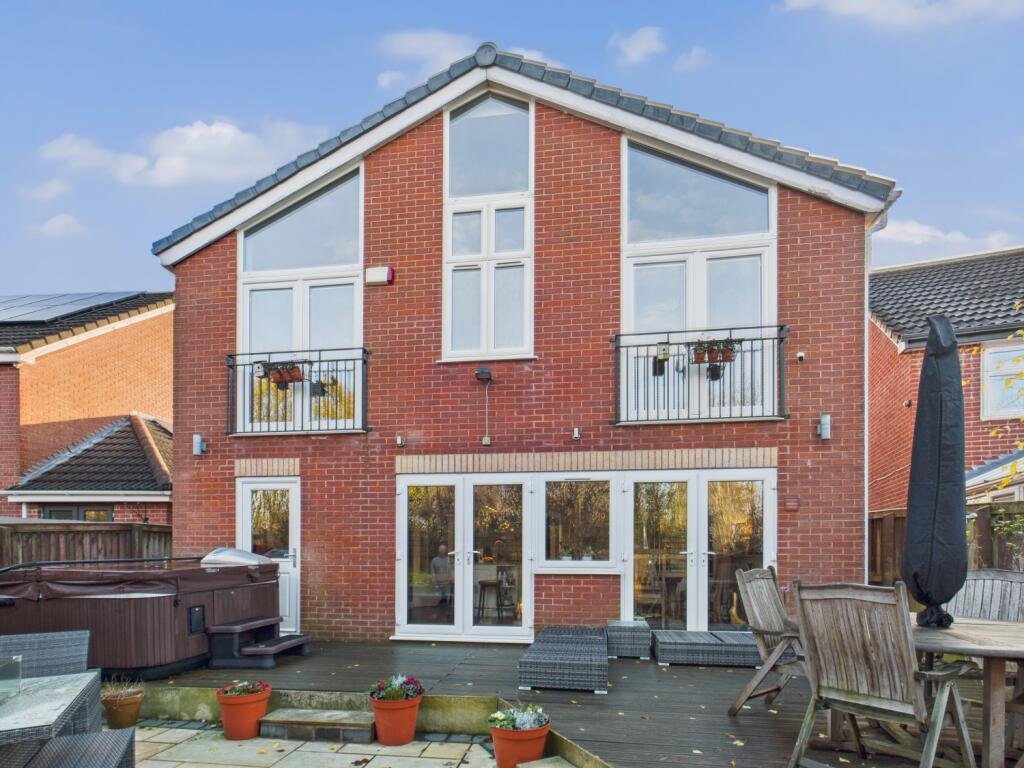 CAM03729G0-PR0188-STILL019