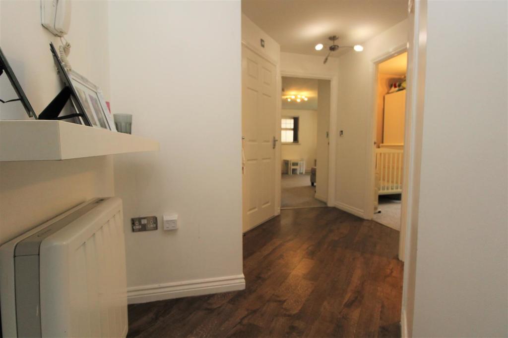 ENTRANCE HALL .jpg