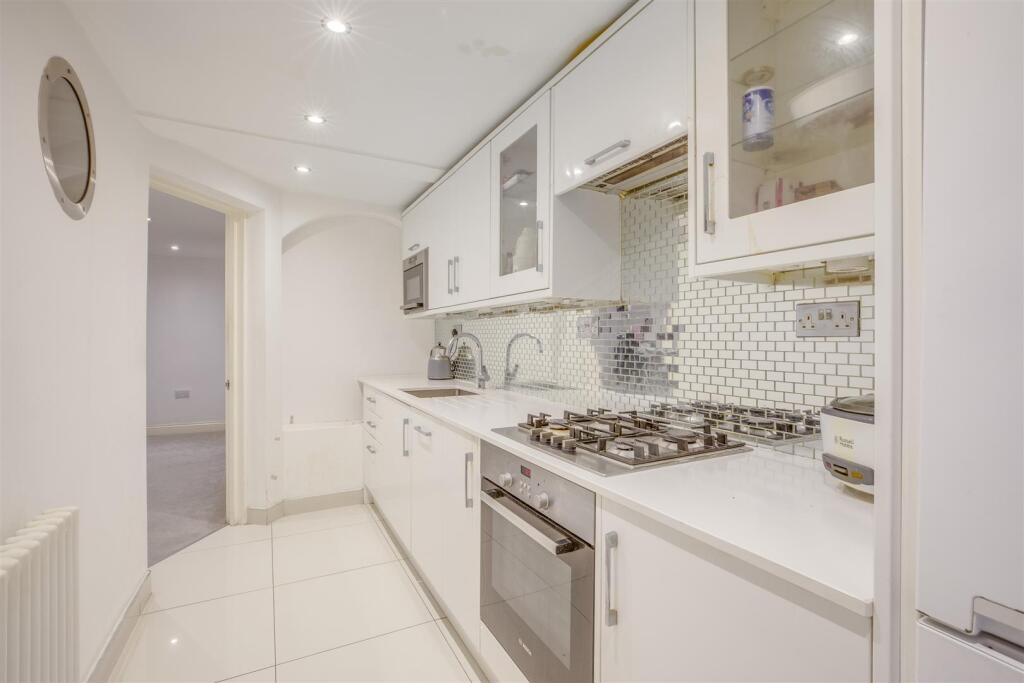 Flat 1, 27 High Street, HP11 2AG-6.jpg