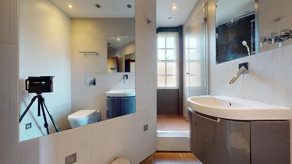 A modern bathroom suite featuring a spacious wa...