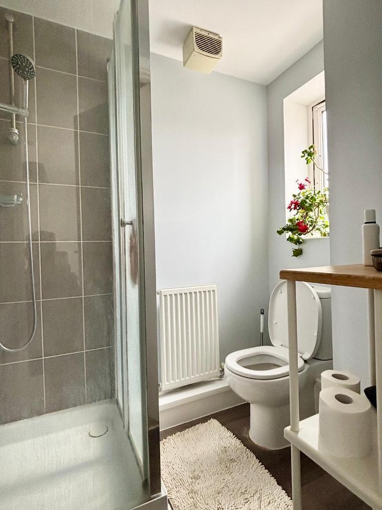 En-Suite To Bedroom 1