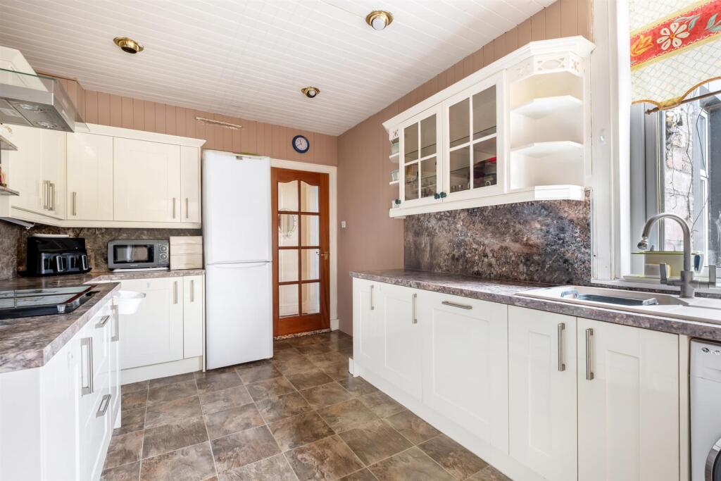 11 golf avenue (1).jpg