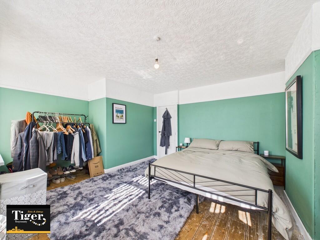 CAM02176G0-PR0518...